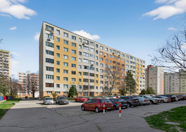 Na predaj 4-izbový byt na jednej z najlepších adries v Petržalke