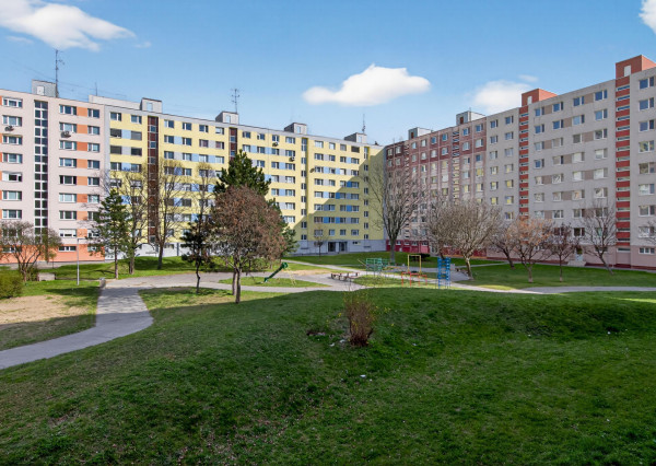 Na predaj 4-izbový byt na jednej z najlepších adries v Petržalke