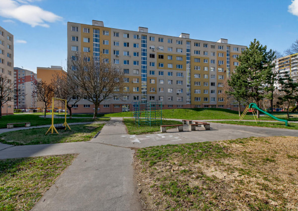 Na predaj 4-izbový byt na jednej z najlepších adries v Petržalke