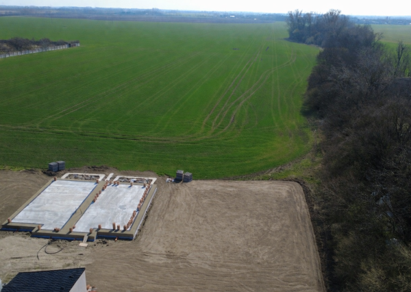 Na predaj exkluzívny stavebný pozemok na konci slepej ulice v obci Voderady