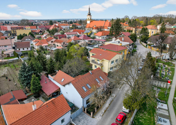 NA PREDAJ priestranný 6-iz Rodinný Dom v Stupave