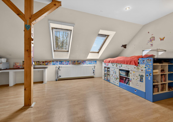 NA PREDAJ priestranný 6-iz Rodinný Dom v Stupave