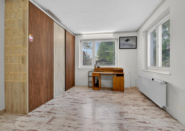 NA PREDAJ priestranný 6-iz Rodinný Dom v Stupave