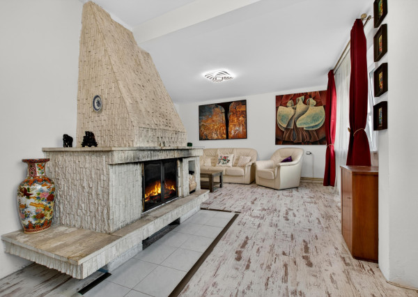 NA PREDAJ priestranný 6-iz Rodinný Dom v Stupave