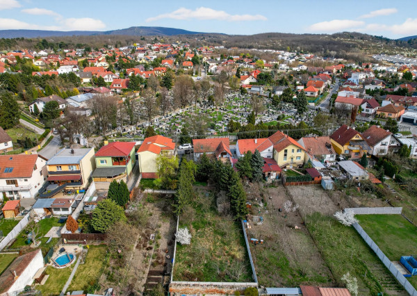 NA PREDAJ priestranný 6-iz Rodinný Dom v Stupave