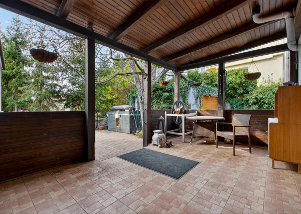 NA PREDAJ priestranný 6-iz Rodinný Dom v Stupave