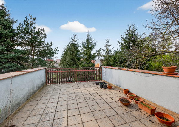 NA PREDAJ priestranný 6-iz Rodinný Dom v Stupave