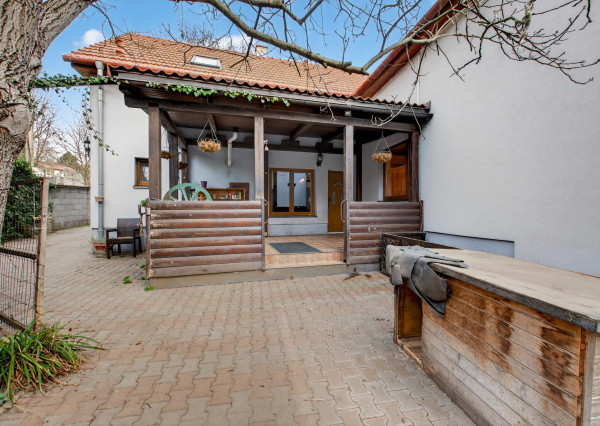 NA PREDAJ priestranný 6-iz Rodinný Dom v Stupave