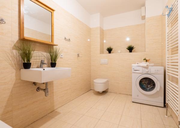 Na predaj velký 2 itbový byt v Bratislave -Petržalke , ul.Budatinska