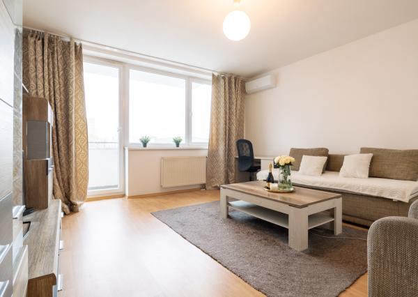 Na predaj velký 2 itbový byt v Bratislave -Petržalke , ul.Budatinska