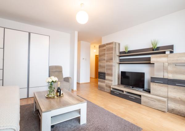 Na predaj velký 2 itbový byt v Bratislave -Petržalke , ul.Budatinska