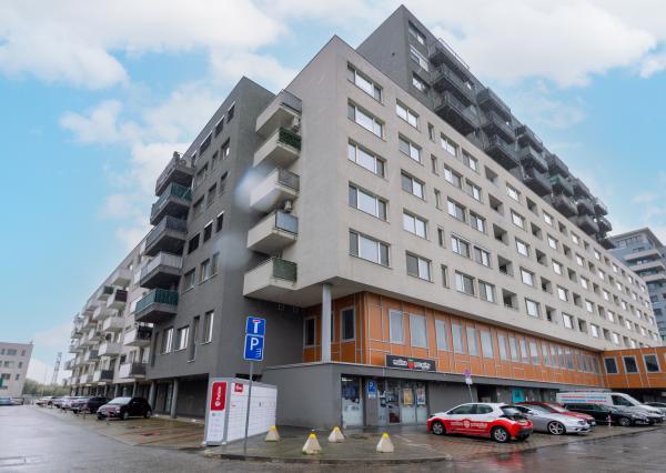 Na predaj velký 2 itbový byt v Bratislave -Petržalke , ul.Budatinska