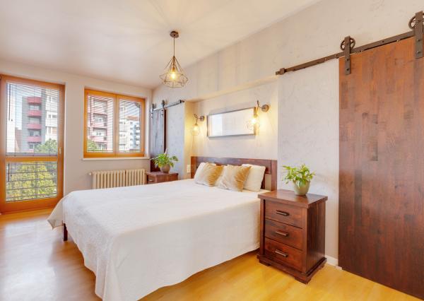 SENEC – NA PREDAJ EXKLUZÍVNY 3 + 1 PODKROVNÝ  BYT  – JEDINEČNÝ PRIESTOR NA PEŠEJ ZÓNE.