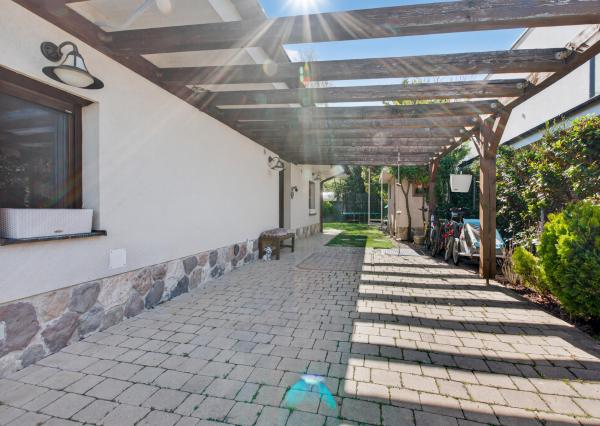 Štýlový rodinný dom vo vynikajúcej lokalite na predaj, Rovinka