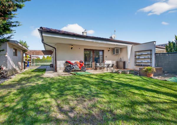 Štýlový rodinný dom vo vynikajúcej lokalite na predaj, Rovinka