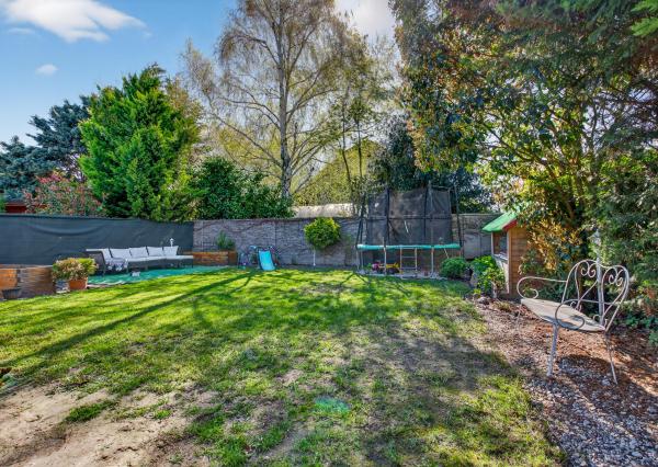 Štýlový rodinný dom vo vynikajúcej lokalite na predaj, Rovinka