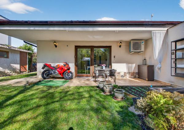 Štýlový rodinný dom vo vynikajúcej lokalite na predaj, Rovinka