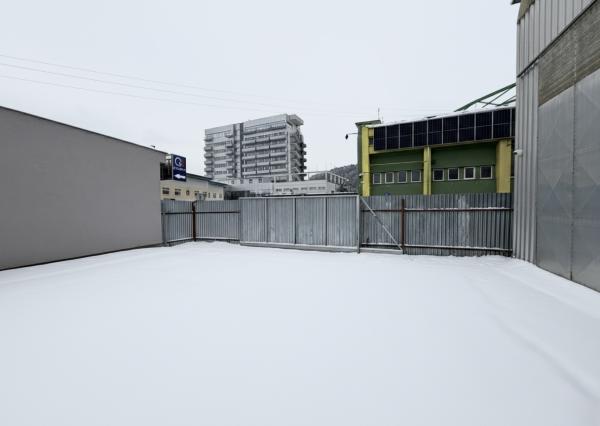 Na prenájom skladová hala s veľkorysým pozemkom v centre Žiliny