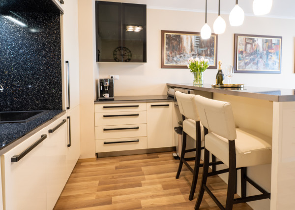 Na prenájom  velký  2 izbový byt v Bratislave v projekte -Slnečnice