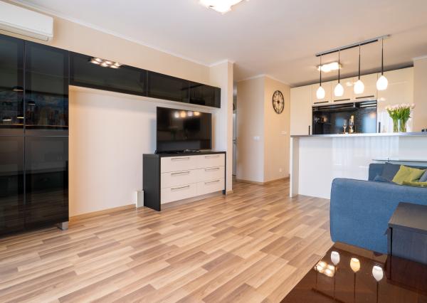 Na prenájom  velký  2 izbový byt v Bratislave v projekte -Slnečnice