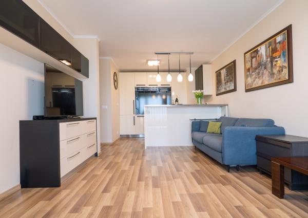 Na prenájom  velký  2 izbový byt v Bratislave v projekte -Slnečnice