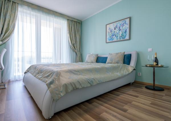 Na prenájom  velký  2 izbový byt v Bratislave v projekte -Slnečnice