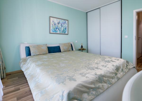 Na prenájom  velký  2 izbový byt v Bratislave v projekte -Slnečnice