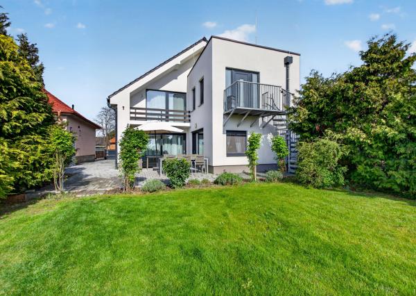 NA PREDAJ! 8 izbový dvojgeneračný poschodový rodinný dom v Tomášove