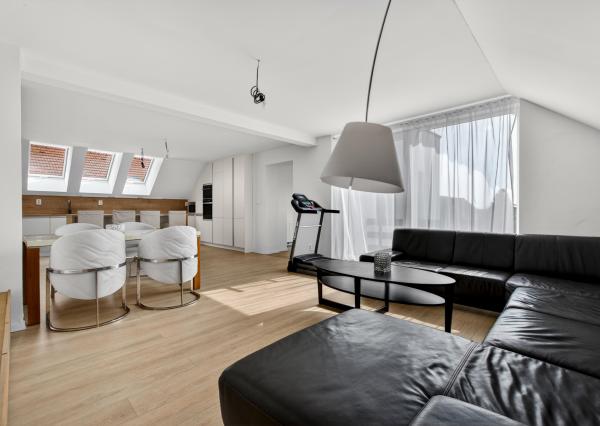 NA PREDAJ! 8 izbový dvojgeneračný poschodový rodinný dom v Tomášove