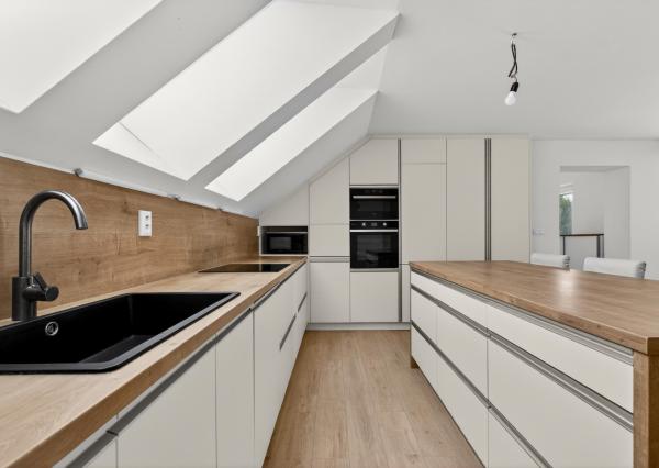 NA PREDAJ! 8 izbový dvojgeneračný poschodový rodinný dom v Tomášove