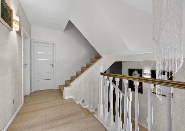 NA PREDAJ! 8 izbový dvojgeneračný poschodový rodinný dom v Tomášove