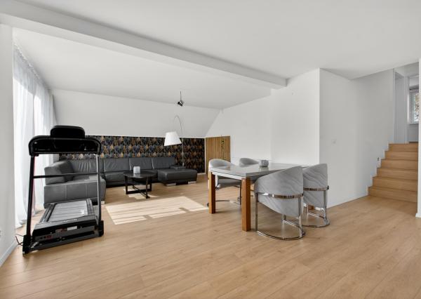 NA PREDAJ! 8 izbový dvojgeneračný poschodový rodinný dom v Tomášove