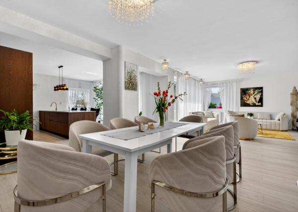 NA PREDAJ! 8 izbový dvojgeneračný poschodový rodinný dom v Tomášove