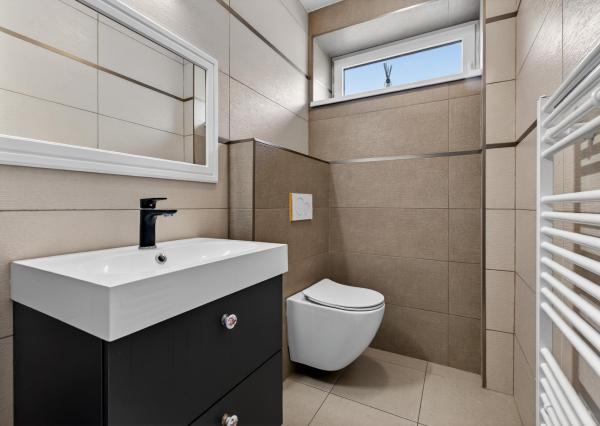 NA PREDAJ! 8 izbový dvojgeneračný poschodový rodinný dom v Tomášove