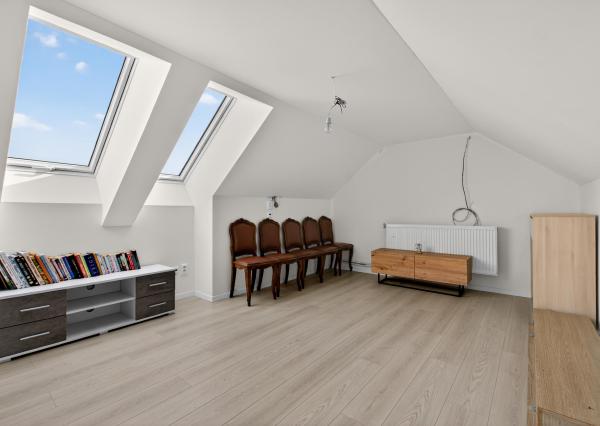 NA PREDAJ! 8 izbový dvojgeneračný poschodový rodinný dom v Tomášove