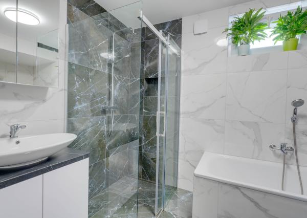 HRUBÁ BORŠA, OKR. SENEC - NA PREDAJ 4 izbový byt s vlastným kúrením a garážou.