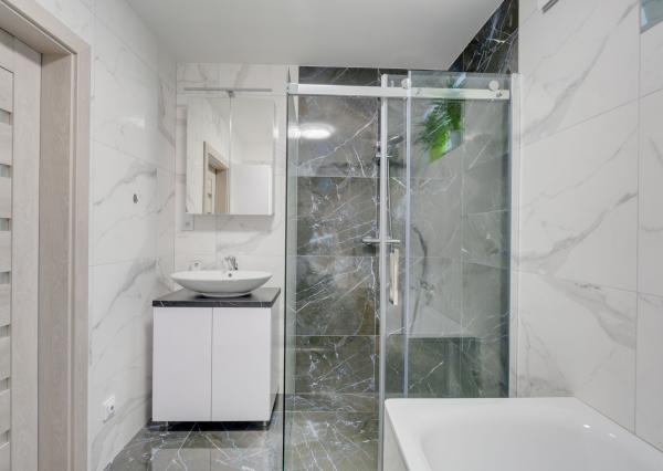 HRUBÁ BORŠA, OKR. SENEC - NA PREDAJ 4 izbový byt s vlastným kúrením a garážou.