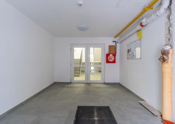 HRUBÁ BORŠA, OKR. SENEC - NA PREDAJ 4 izbový byt s vlastným kúrením a garážou.