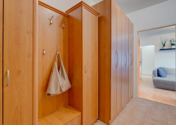 HRUBÁ BORŠA, OKR. SENEC - NA PREDAJ 4 izbový byt s vlastným kúrením a garážou.