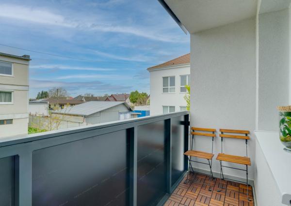 HRUBÁ BORŠA, OKR. SENEC - NA PREDAJ 4 izbový byt s vlastným kúrením a garážou.