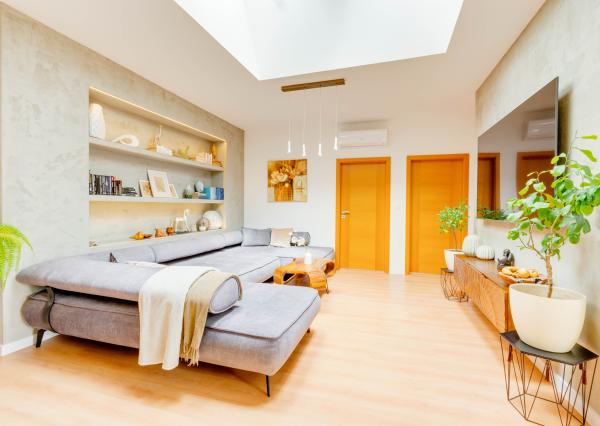 SENEC – NA PREDAJ EXKLUZÍVNY 3 + 1 PODKROVNÝ  BYT  – JEDINEČNÝ PRIESTOR NA PEŠEJ ZÓNE.