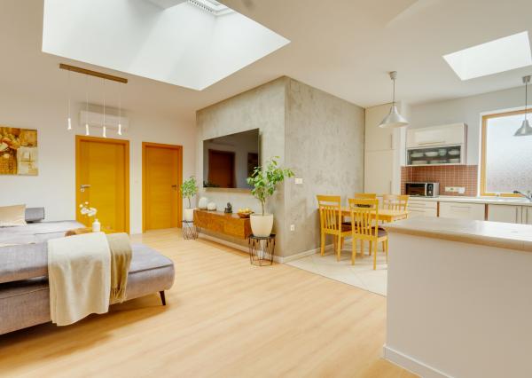 SENEC – NA PREDAJ EXKLUZÍVNY 3 + 1 PODKROVNÝ  BYT  – JEDINEČNÝ PRIESTOR NA PEŠEJ ZÓNE.