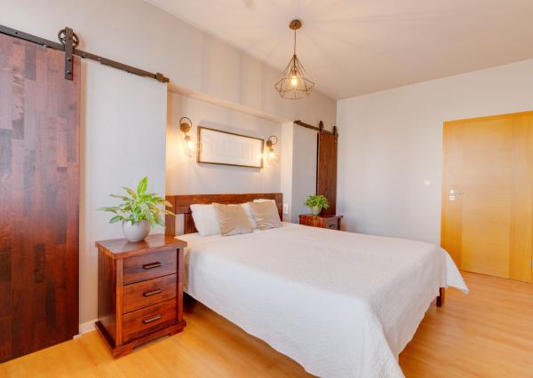 SENEC – NA PREDAJ EXKLUZÍVNY 3 + 1 PODKROVNÝ  BYT  – JEDINEČNÝ PRIESTOR NA PEŠEJ ZÓNE.