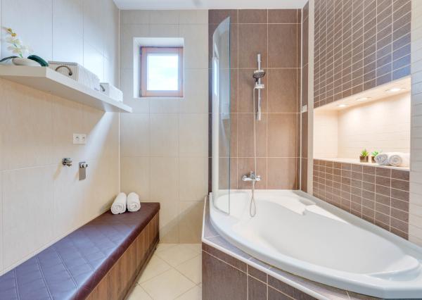 SENEC – NA PREDAJ EXKLUZÍVNY 3 + 1 PODKROVNÝ  BYT  – JEDINEČNÝ PRIESTOR NA PEŠEJ ZÓNE.