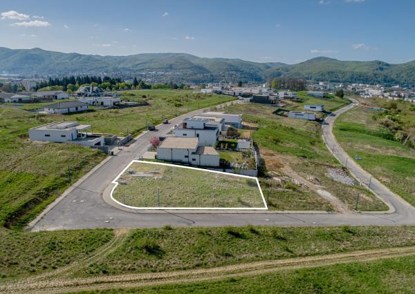 Na predaj stavebný pozemok s projektom – Zvolen Sarvaška