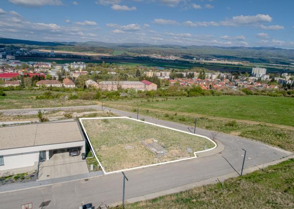 Na predaj stavebný pozemok s projektom – Zvolen Sarvaška