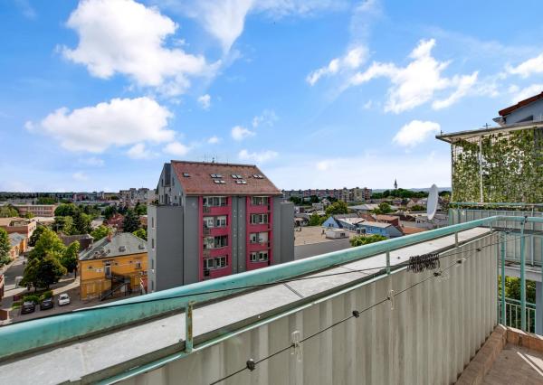 Priestranný 2-izbový byt úplnom centre mesta Senec na predaj