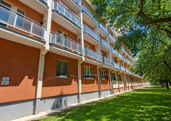Svetlý 1,5-izbový byt s 2 loggiami a murovanou pivnicou | Riazanská | Nové Mesto