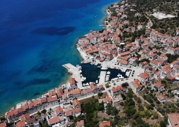 Dom v prvej línii pri mori-Chorvátsko , ostrov Prvič, Vodice