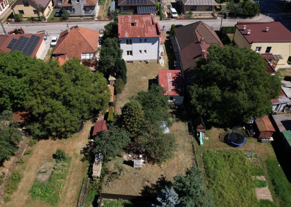 Prerobený rodinný dom s garážou a priestranným pozemkom v Turanoch